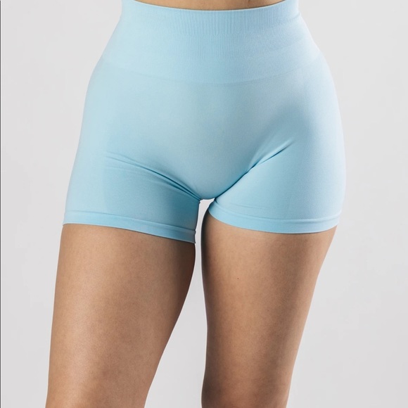 Alphalete Amplify Shorts (SOLD OUT ON SITE) - Picture 2 of 6